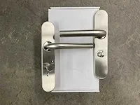 Intersteel - 1396 - deurbeslagdeurkruk recht op verdekt schild met toilet-badkamersluiting 63 mm (7x) - afbeelding 5 van  6