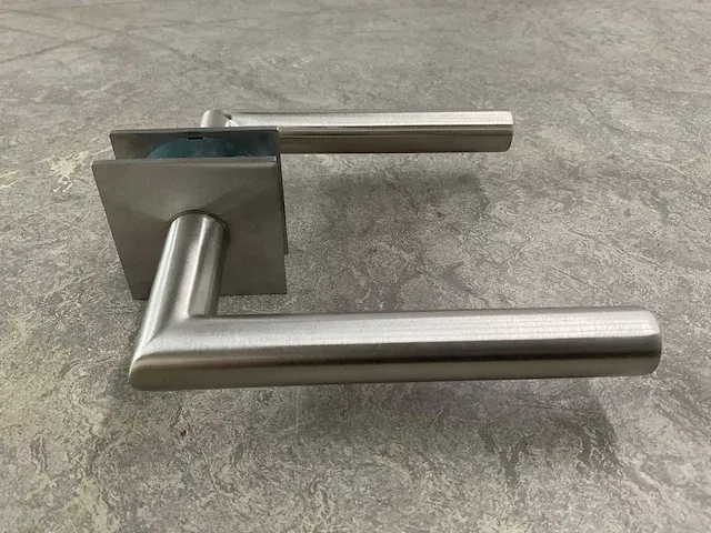 Intersteel - bau-stil - deurkruk hoek 90° op vierkant rozet (12x) - afbeelding 5 van  7