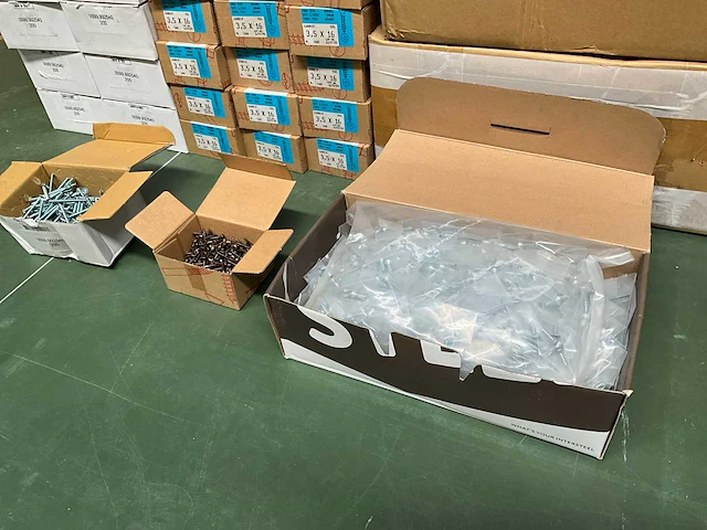 Intersteel partij diverse schroeven - afbeelding 1 van  6