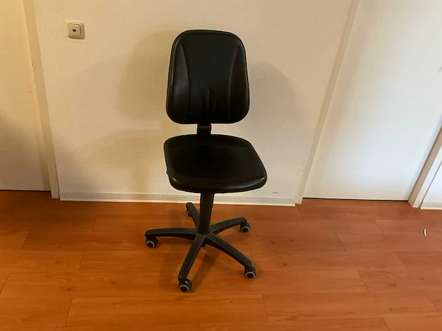 Interstuhl werkstoel zithoogte 44-65cm - afbeelding 1 van  3