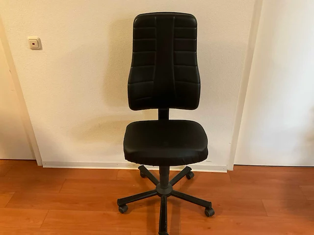 Interstuhl werkstoel zithoogte 46x63cm - afbeelding 1 van  3