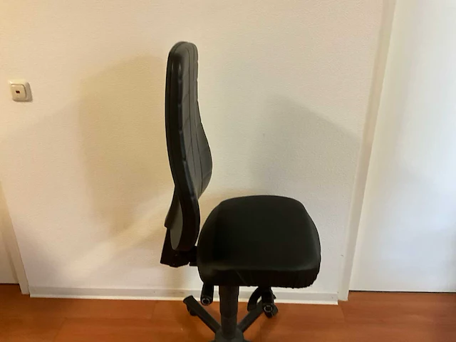 Interstuhl werkstoel zithoogte 46x63cm - afbeelding 2 van  3
