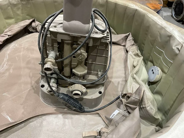 Intex opblaasbare jacuzzi - afbeelding 5 van  6