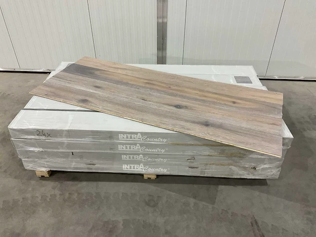 Intra country eiken 44,3m2 houten vloer - afbeelding 1 van  4