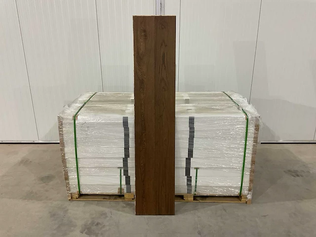 Intra promo eiken rustiek bruin mat gelakt 113,2m2 houten vloer - afbeelding 2 van  5