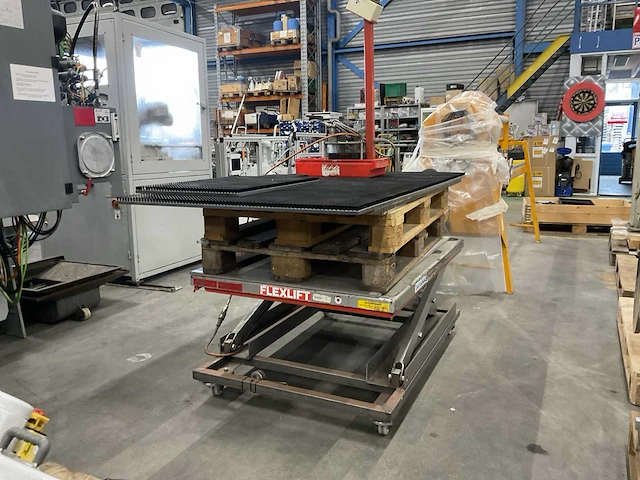 Intraboss ze 1200 mobiele schaarheftafel - afbeelding 1 van  8