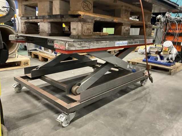 Intraboss ze 1200 mobiele schaarheftafel - afbeelding 4 van  8