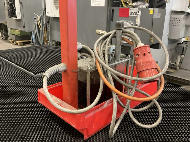 Intraboss ze 1200 mobiele schaarheftafel - afbeelding 7 van  8