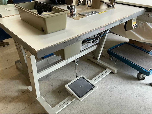 Inventaris naaiatelier - afbeelding 28 van  80