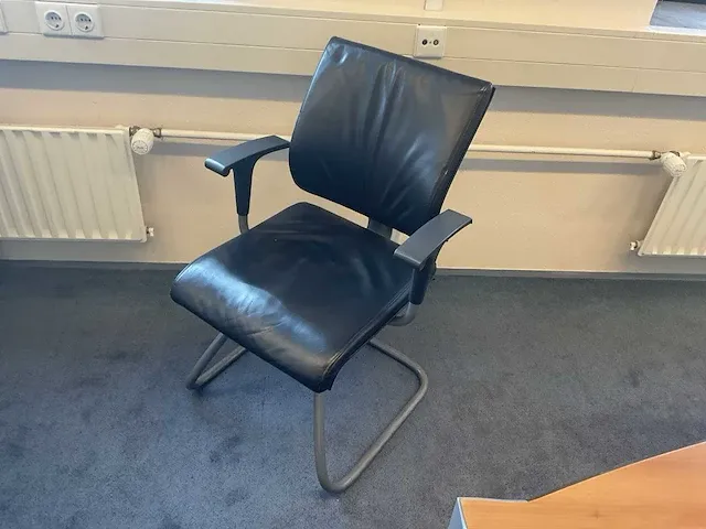 Inventaris vergaderruimte - afbeelding 5 van  9