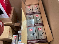 Inventum, illy, alex meijer & co, kanis & gunnink partij koffie: apparaat, cups, snelfiltermaling - afbeelding 3 van  9