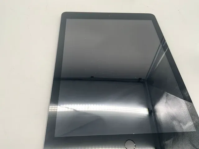 Ipad 6th gen (a1893), 9,7” - 32 gb - wi-fi - space gray tablets - check description - afbeelding 6 van  16