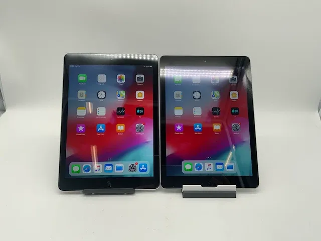 Ipad air (a1474), 9.7" - 16 gb - wi-fi - black tablets - afbeelding 1 van  13