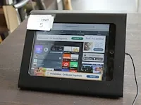 Ipad apple versie 17.3.1. 8ste generatie, 32 gb geheugen in tafelhouder.