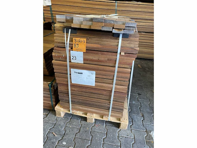 Ipé country grade latten geschaafd 650-1250x70x21mm (589x) - afbeelding 2 van  3