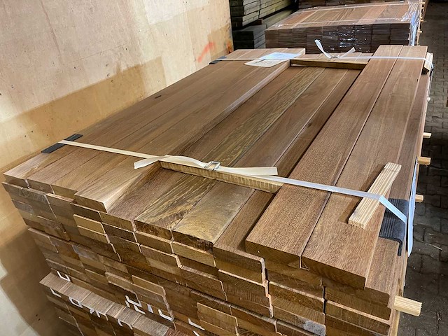 Ipé country grade planken geschaafd 1250x90x27mm (206x) - afbeelding 1 van  3