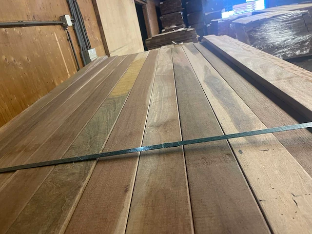 Ipé country grade planken geschaafd 1850x90x27mm (217x) - afbeelding 1 van  3