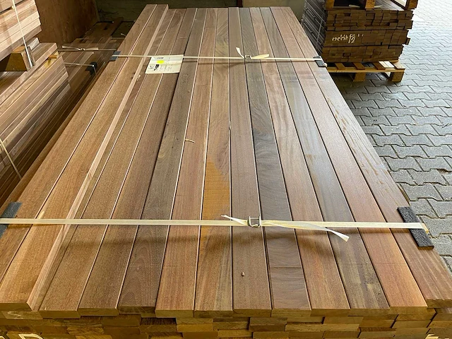 Ipé country grade planken geschaafd 2150-2450x70x27mm (156x) - afbeelding 1 van  3