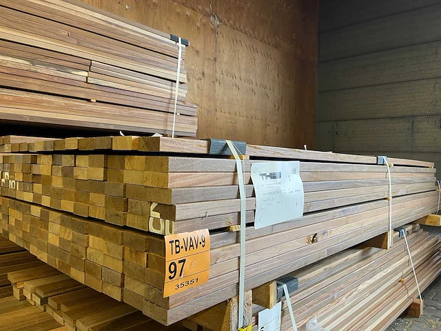 Ipé country grade planken geschaafd 2150-2450x70x27mm (156x) - afbeelding 2 van  3