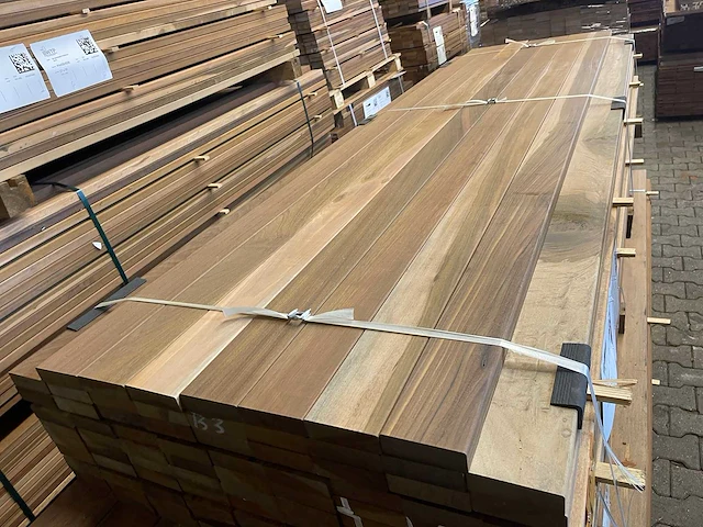 Ipé country grade planken geschaafd 2450-2750x90x27mm (106x) - afbeelding 1 van  3
