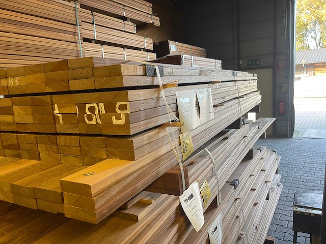 Ipé country grade planken geschaafd 2450-2750x90x27mm (106x) - afbeelding 2 van  3