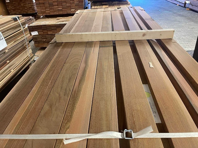 Ipé country grade planken geschaafd 2450-2750x90x27mm (117x) - afbeelding 1 van  3
