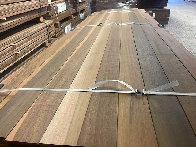 Ipé country grade planken geschaafd 2750-3350x90x27mm (117x) - afbeelding 1 van  3