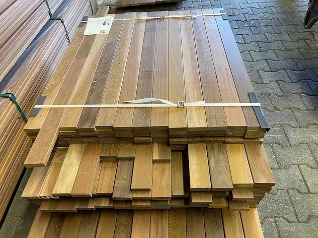 Ipé country grade planken geschaafd 650-1550x70x21mm (255x) - afbeelding 1 van  3