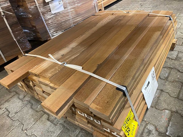 Ipé country grade planken geschaafd 950-1250x90x27mm (76x) - afbeelding 1 van  3