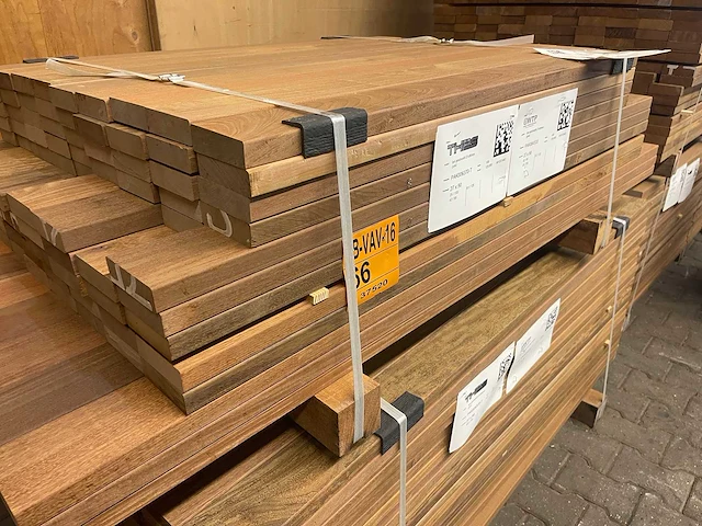 Ipé country grade planken geschaafd 950-1550x90x27mm (108x) - afbeelding 2 van  3