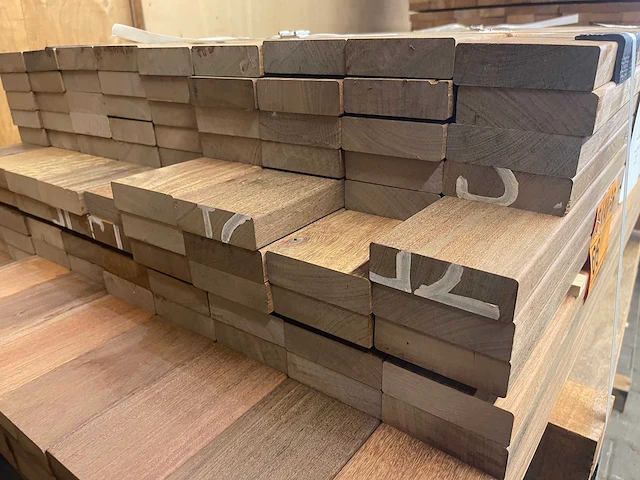 Ipé country grade planken geschaafd 950-1550x90x27mm (108x) - afbeelding 3 van  3