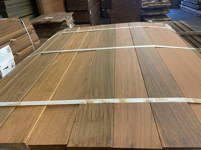 Ipé country grade planken geschaafd 950x90x27mm (207x) - afbeelding 1 van  3
