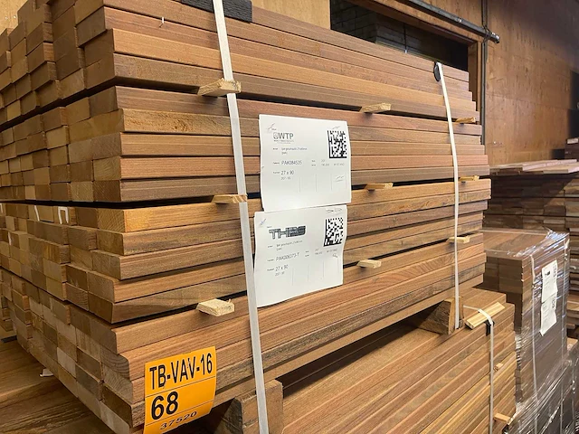 Ipé country grade planken geschaafd 950x90x27mm (207x) - afbeelding 2 van  3