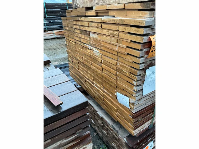 Ipé hardhouten planken geschaafd 21x145mm, lengte 65-125cm (174x) - afbeelding 2 van  3