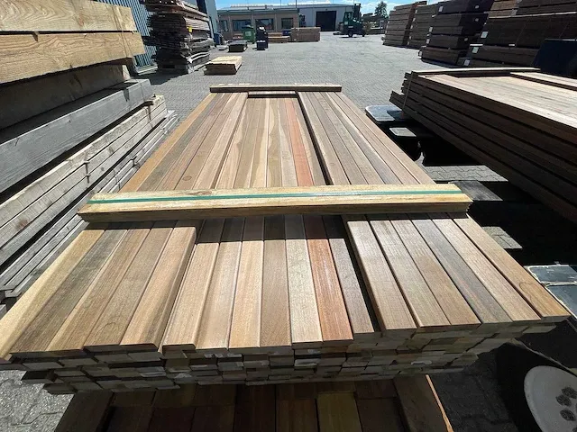 Ipé hardhouten planken geschaafd 21x45mm, lengte 245cm (198x) - afbeelding 1 van  3