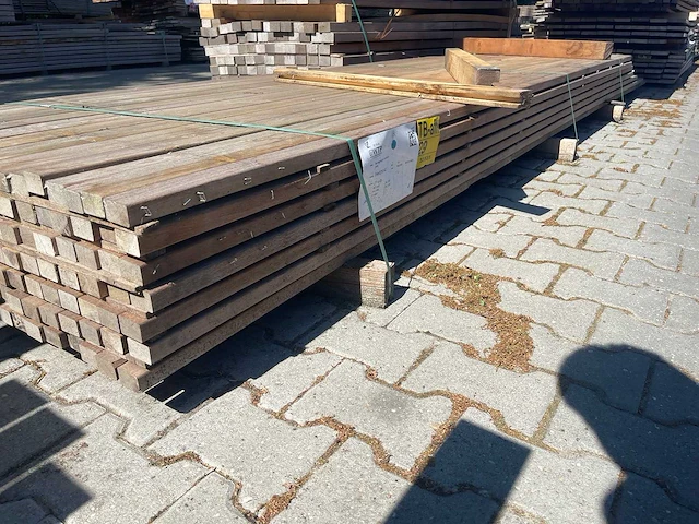 Ipé hardhouten planken geschaafd 21x45mm, lengte 335cm-460cm (154x) - afbeelding 2 van  3