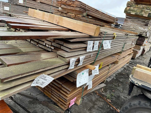 Ipé hardhouten planken geschaafd 21x70-95mm, lengte 275-400cm (104x) - afbeelding 2 van  3