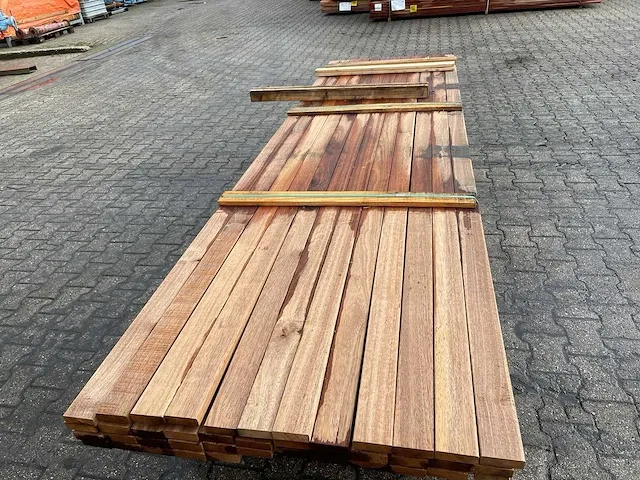 Ipé hardhouten planken geschaafd 21x70mm, lengte 163/278cm 41/305cm (204x) - afbeelding 1 van  3