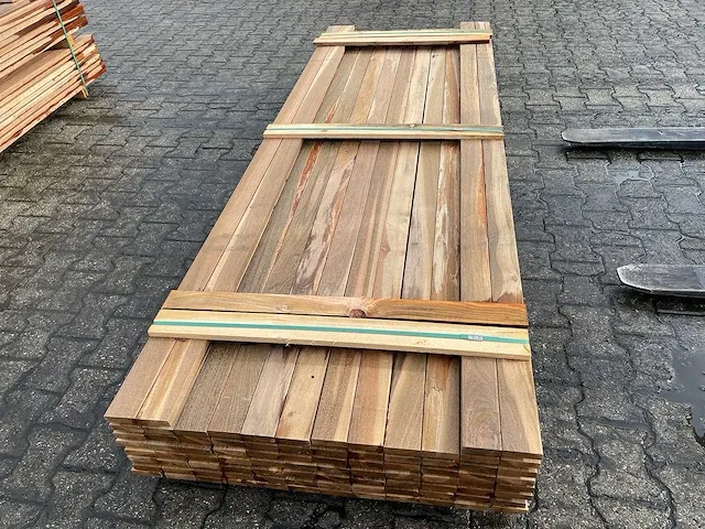 Ipé hardhouten planken geschaafd 21x70mm, lengte 245cm (88x) - afbeelding 1 van  3
