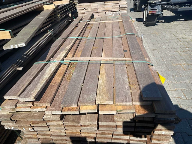Ipé hardhouten planken geschaafd 21x90mm, lengte 215-245cm (22x) - afbeelding 1 van  3