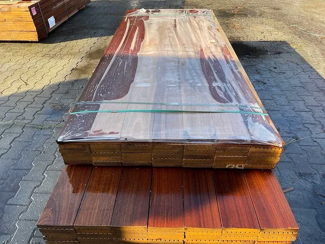 Ipé hardhouten planken geschaafd 27x145mm, lengte 275cm (58x) - afbeelding 1 van  3
