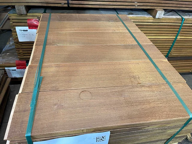 Ipé kopse veer en groef (buitenparket) 650x145x21mm (120x) - afbeelding 1 van  3