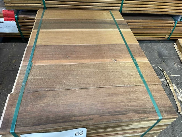 Ipé kopse veer en groef (buitenparket) 650x145x21mm (120x) - afbeelding 1 van  3