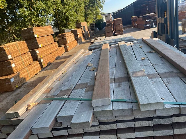 Ipé latten geschaafd 1250x70x25mm (252x) - afbeelding 1 van  3