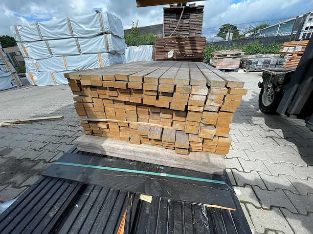 Ipé latten geschaafd 1250x70x27mm (195x) - afbeelding 3 van  3