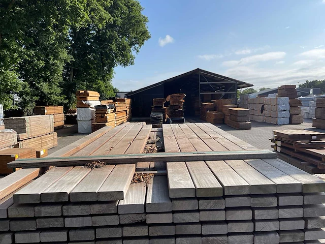 Ipé latten geschaafd 1550x70x25mm (180x) - afbeelding 1 van  3