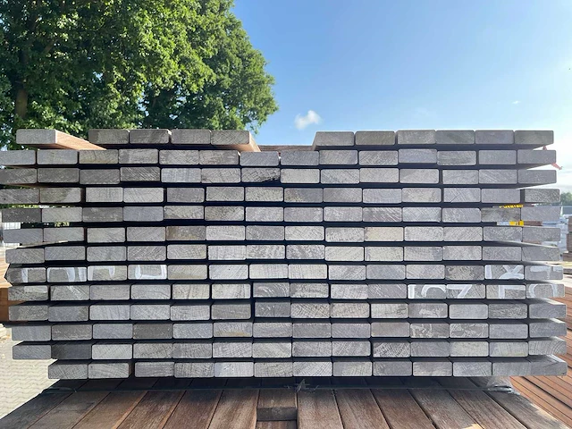 Ipé latten geschaafd 1550x70x25mm (180x) - afbeelding 3 van  3