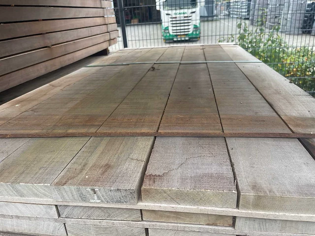 Ipé planken fijnbezaagd 1850x130x27mm (133x) - afbeelding 1 van  3