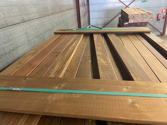 Ipé planken geschaafd 1250x80x27mm (152x) - afbeelding 1 van  3