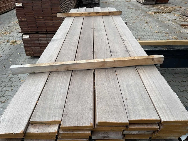 Ipé planken geschaafd 2750x145x21mm (53x) - afbeelding 1 van  3